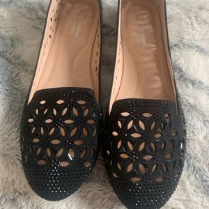 Size 10. Black flats.